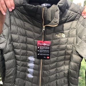 North Face women’s Thermoball size Medium NWOT